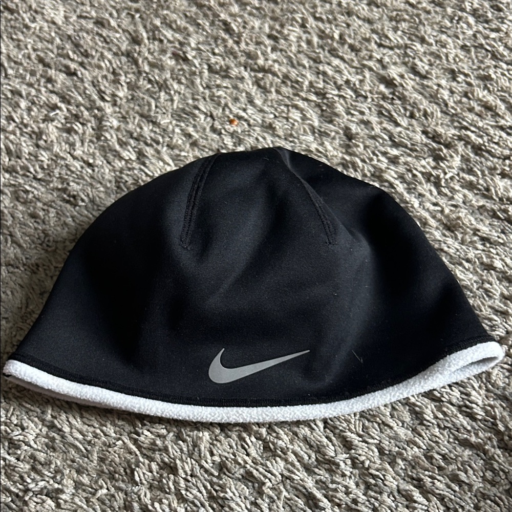 Nike Therma fit Fleece Black Beanie with White Trim